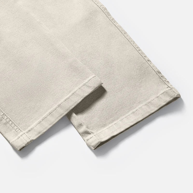 Clean straight hem detail on tapered denim pants style 4E801