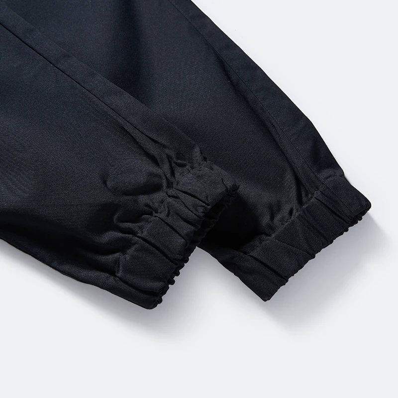 Elasticated ankle cuff detail on black cargo joggers style 76032