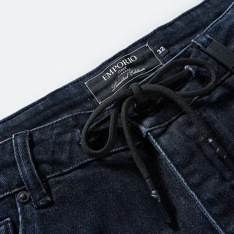 Internal black drawcord and waistband detail on dark indigo jeans style DJFW2508M