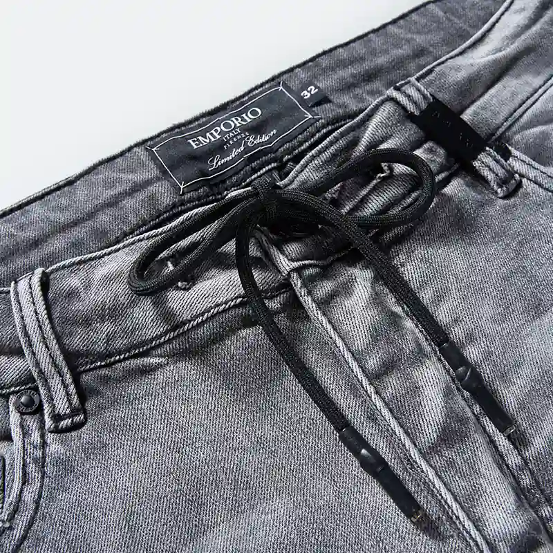 Internal black drawcord and waistband detail on grey jeans style DJFW2508M