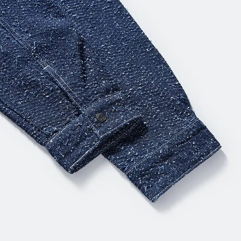 Button cuff and sleeve seam detail on indigo shirt style 4264551