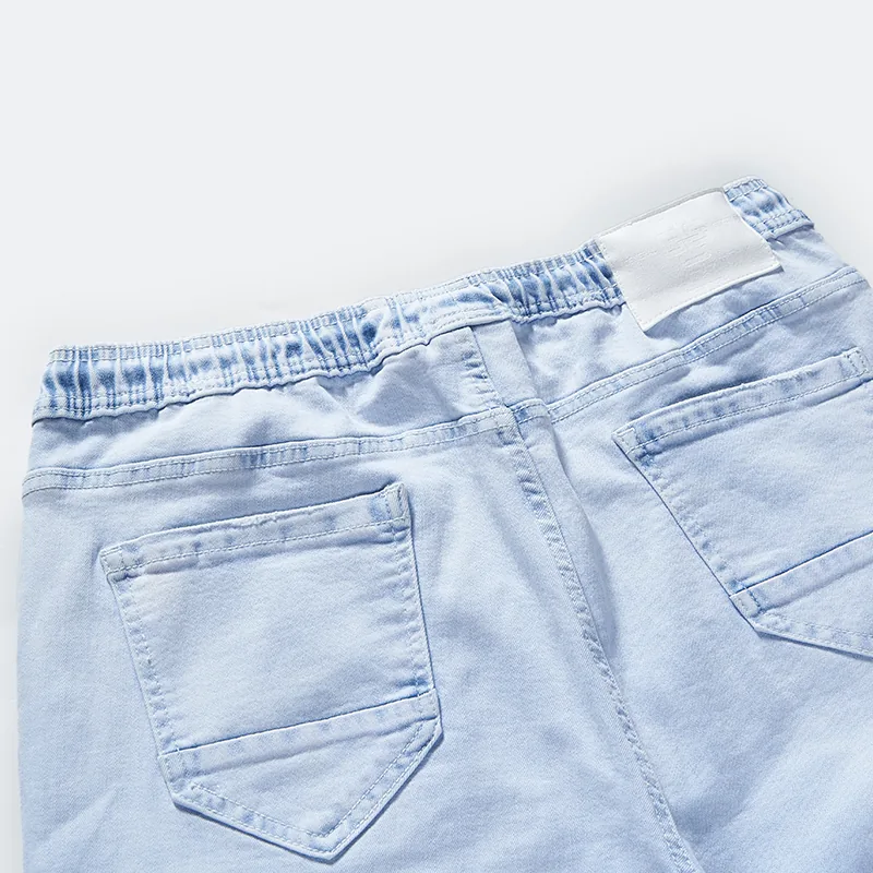 Back waist and patch pocket detail on cargo jogger jeans style 4E813