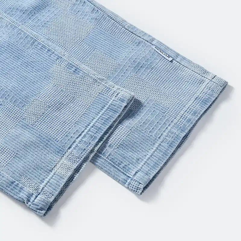 Clean straight hem and panel seam detail on denim pants style 4164556
