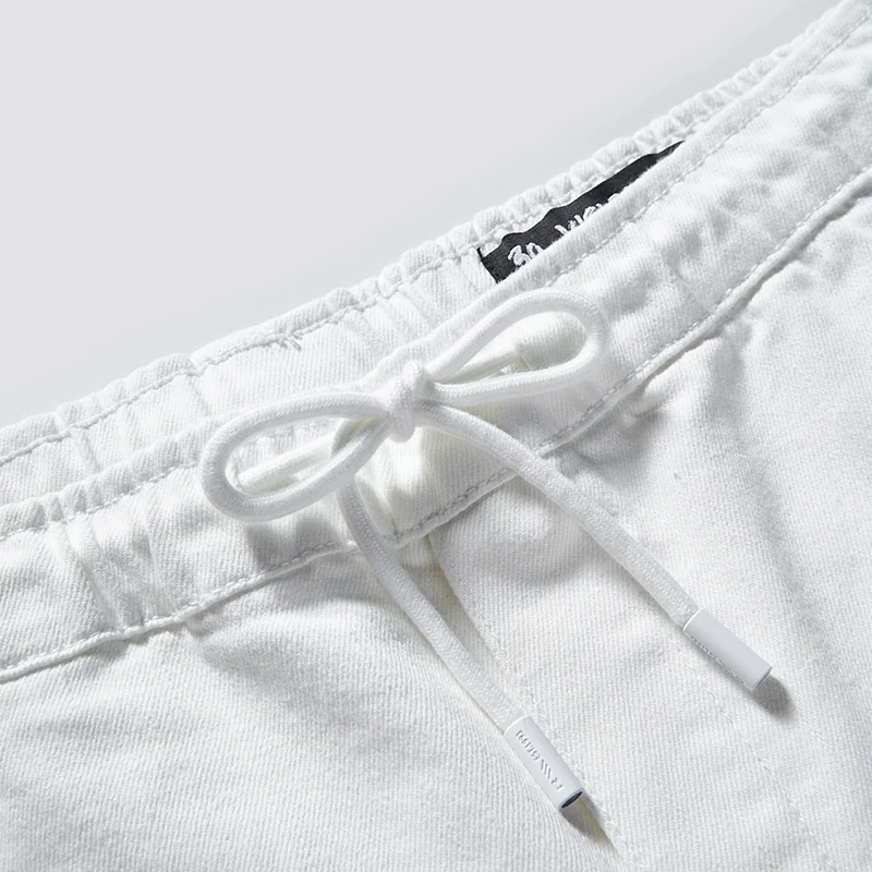 White drawcord and elastic waistband detail on cargo shorts style 4254589