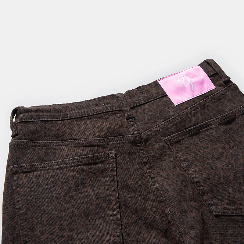 Back pocket and leopard print detail on women's jeans style 58009-36