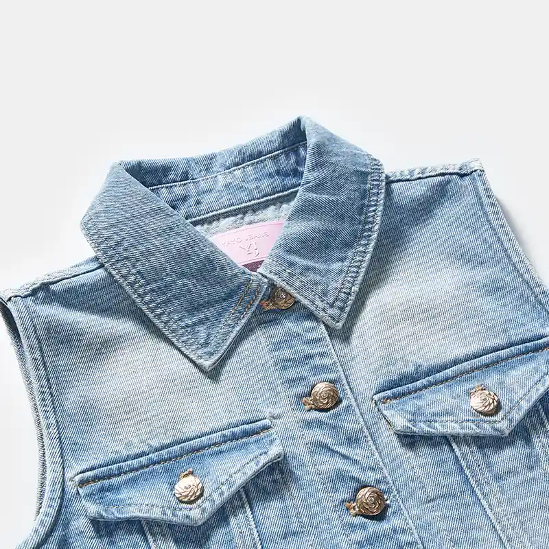 Collar, chest pockets and metal buttons on women's denim romper style 56162