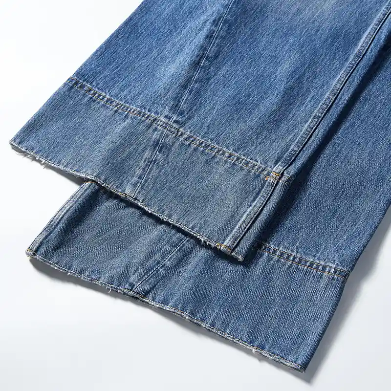 Broad cuffed hem detail on cropped wide-leg jeans style 58006